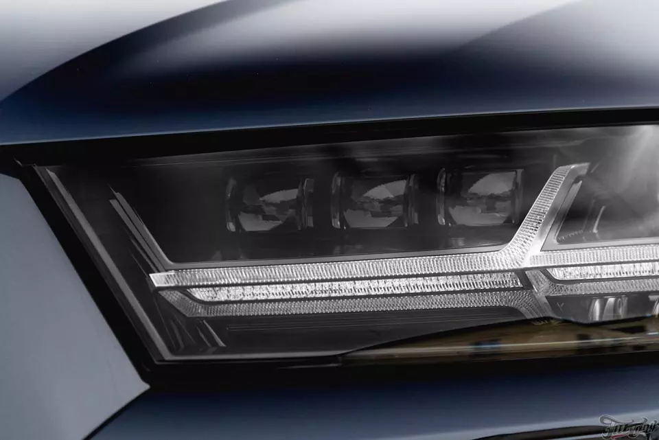 Audi Q7. Изготовление и установка динамических поворотников в фары и зеркала! Окрас масок фар!